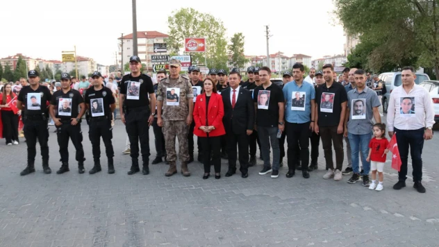 Şehit Polisler göğüslerde taşındı