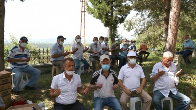 Şemsi Denizer, kabri başında anıldı