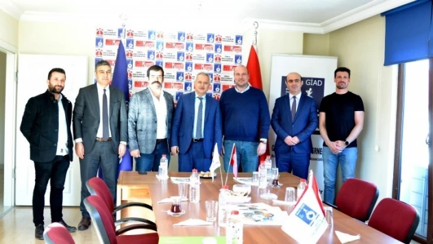 Şener'den GİAD'a Vergi Haftası ziyareti