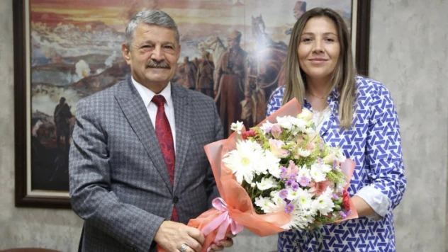 Şennur Demir ödülünü aldı