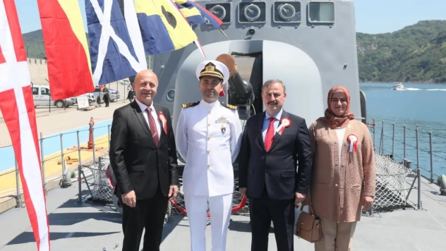 TCG Doğan ve Sahil Güvenlik Gemisi Amasra'da halkla buluştu