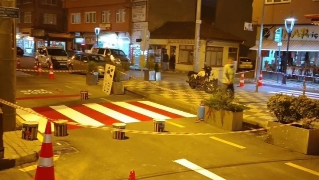 Topçu konağı'nda sıra trafik çizgilerinde