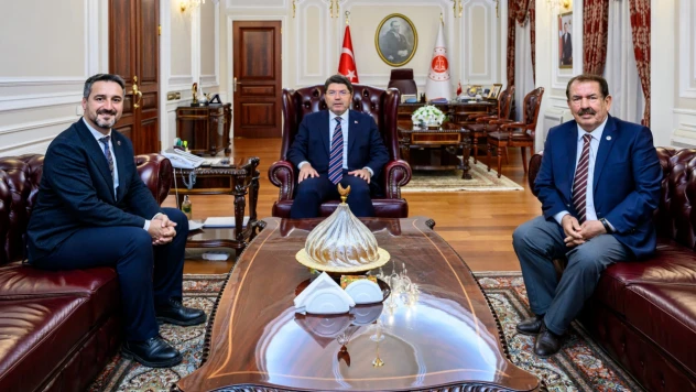 Tunç, Başkan Dönmez ve Bozkurt'u Bakanlıkta Ağırladı