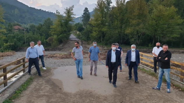 Tunç, selde yıkılan köprü inşaatlarını inceledi