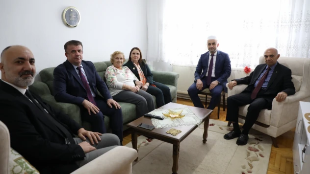 Vali Arslan'dan Şehit Ailesine Öğretmenler Günü Ziyareti