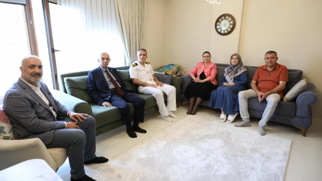 Vali Arslan Şehit oğlunu evinde ziyaret etti