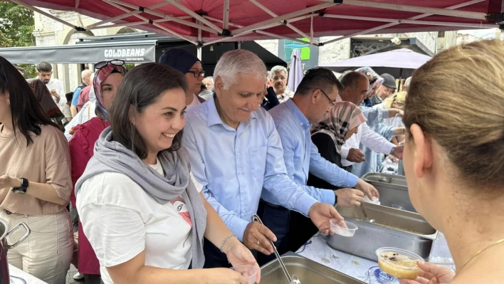 AK Parti'den aşure ikramı