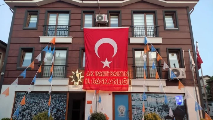 AK Parti'den 'Terörsüz Türkiye İçin Bayrağını As' Çağrısı
