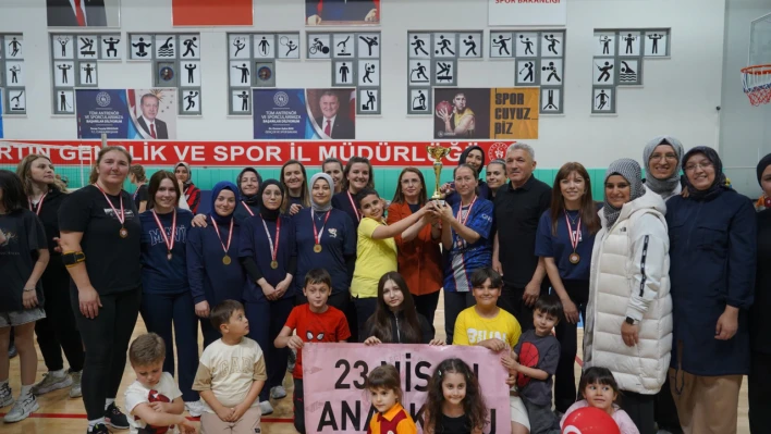 Anneler Günü Voleybol Turnuvasında final heyecanı