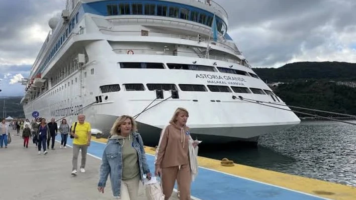 Astoria Grande 88. seferiyle Amasra'da