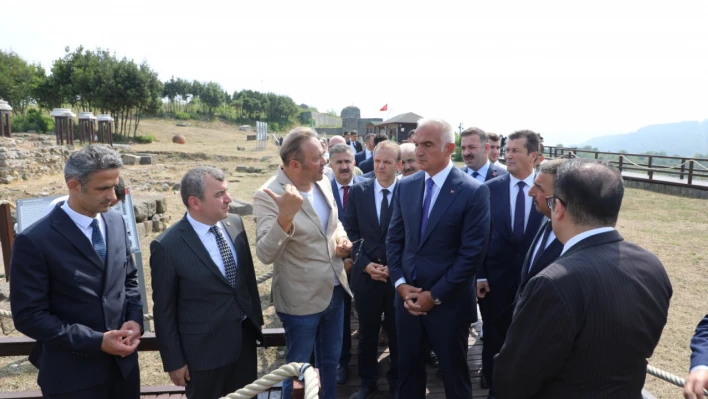 Bakan Ersoy, BARÜ'nün kazı çalışmalarını yerinde inceledi