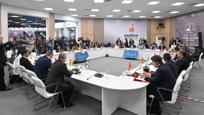 Bakan Tunç Rusya'da Hukuk Forumuna katıldı