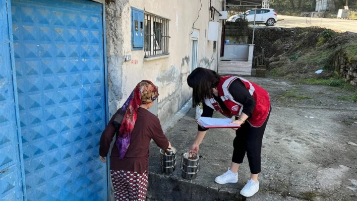 Bartın Belediyesi'nden 106 haneye sıcak yemek