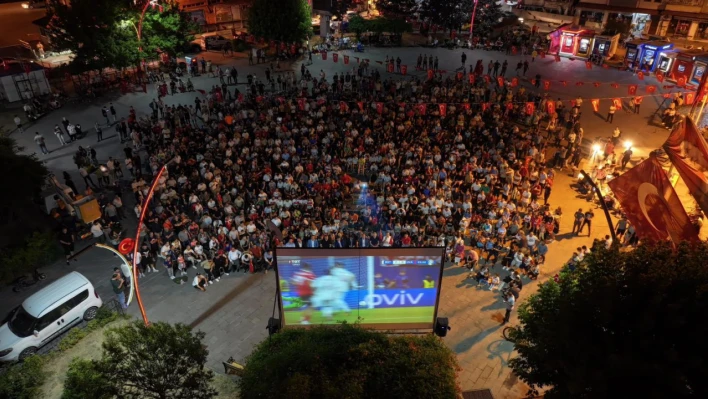 Bartın'da dev ekranlarda milli maç heyecanı yaşandı