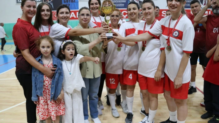 Bartın'da voleybolun şampiyonu İl Emniyet Müdürlüğü oldu