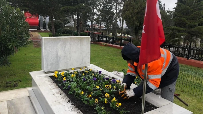 Bartın Şehitliği'nde çevre düzenlemesi