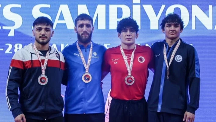 BARÜ'lü sporcular Güreş Şampiyonasından 3 madalya ile döndü