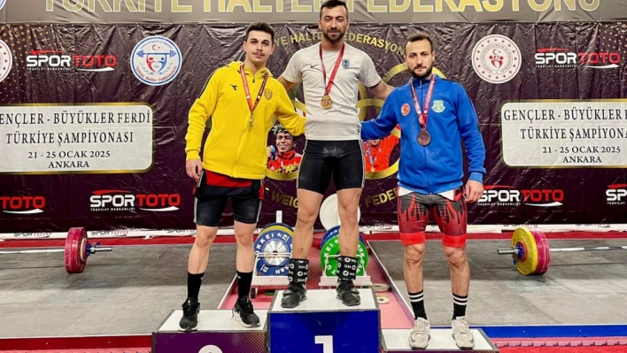 BARÜ'lü sporcular şampiyonadan 2 madalya ile döndü