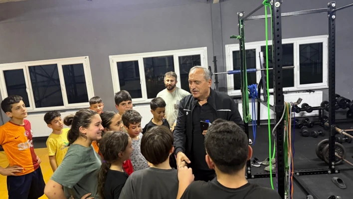 Başkan Uzun'dan Minik Pehlivanlara Ziyaret