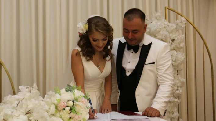 Berkan Can ile Sudenaz, görkemli bir törenle evlendi