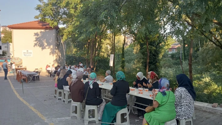 BİDEF'ten Aşure ikramı