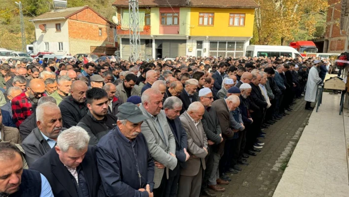 Binlerce kişi Muhammet'i son yolculuğuna uğurladı