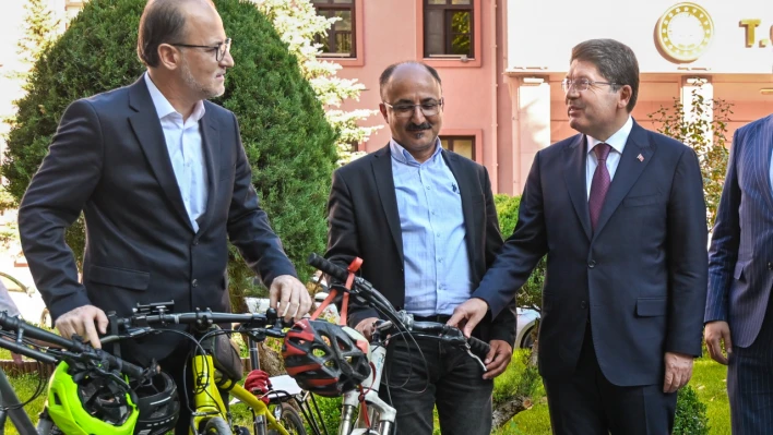 Bisikletlilerden Güvenlik İçin Yasa Çağrısı