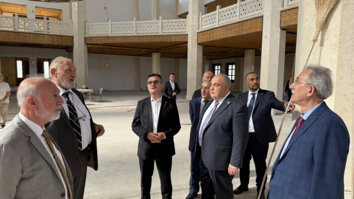 Camii inşaatını incelediler