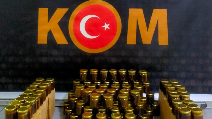 Çok sayıda kaçak cinsel içerikli ürün ele geçirildi