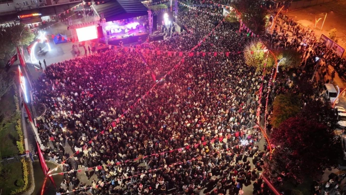 Cumhuriyet Coşkusu Sokaklara Sığmadı!