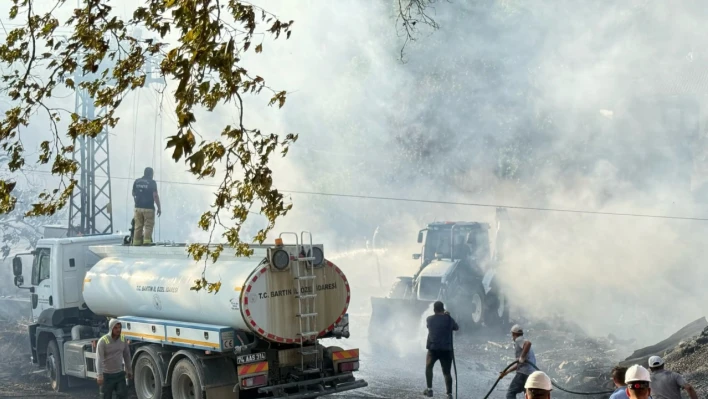 Eldeş Köyü'nde 2 Ev ve 2 Samanlık Alevlere Teslim Oldu