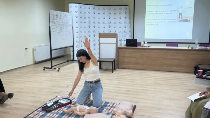 Ev hanımlarına ücretsiz ve sertifikalı İlk Yardım Eğitimi