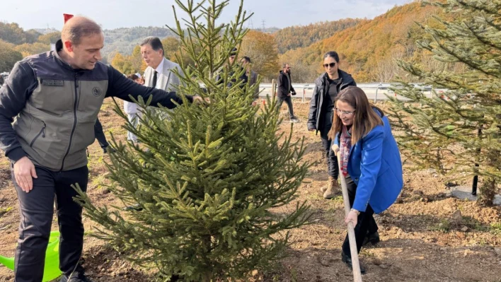 'Geleceğe Nefes, İnsanlığa Nefes' için binlerce fidan toprakla buluştu