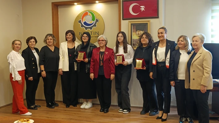 Genç Kalemlerden Cumhuriyet'e Vefa