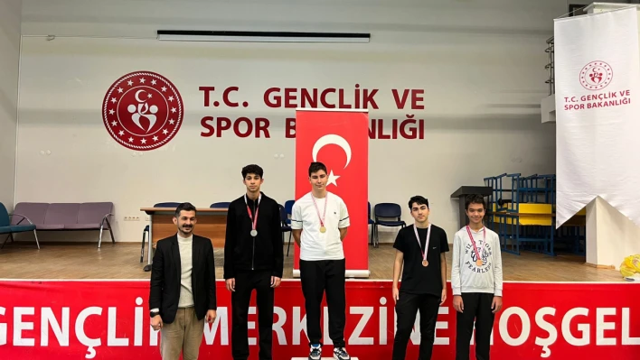 Genç Sporcular Atatürk'ü Satrançla Andı