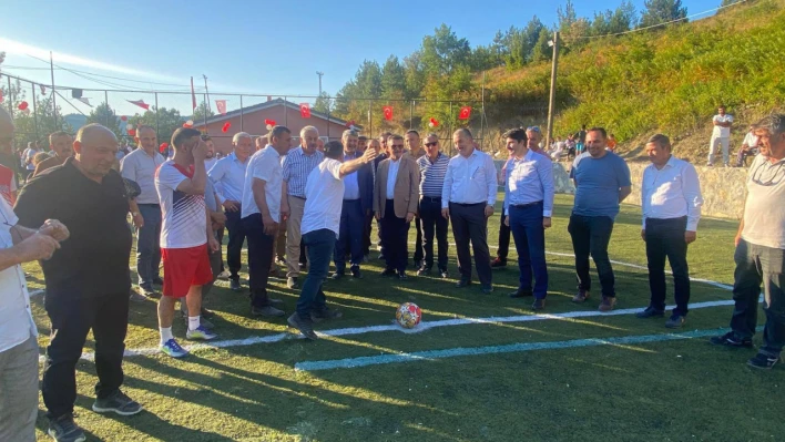 Gençali Köyü'ne halı saha ve sosyal tesis kazandırıldı