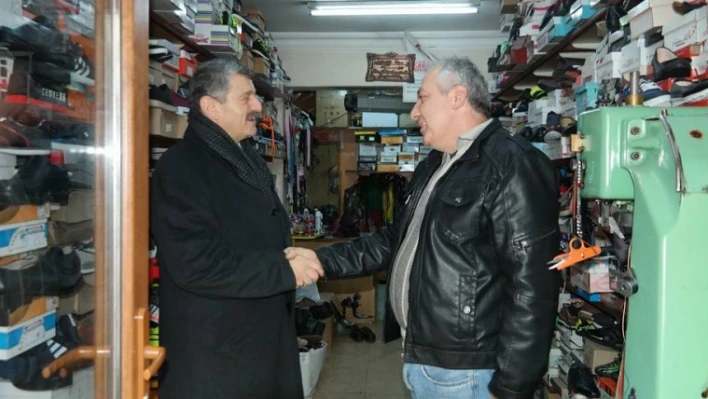 Kemerköprü esnafını ziyaret etti