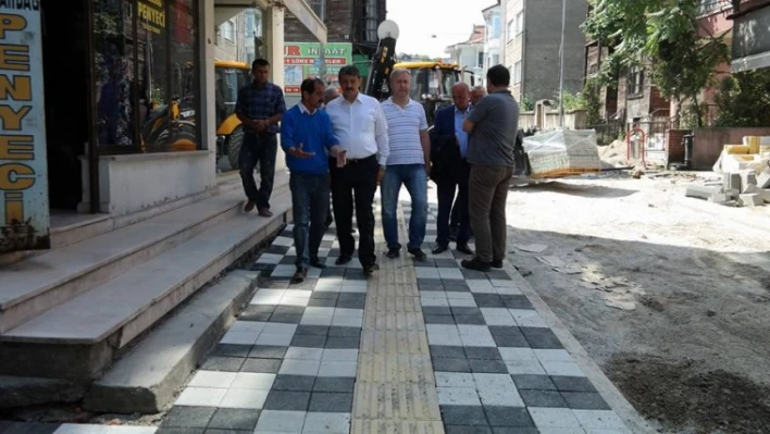 Yol ve kaldırım düzenlemeleri yapılıyor