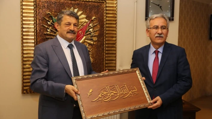 Kaplan'dan Akın'a veda ziyareti