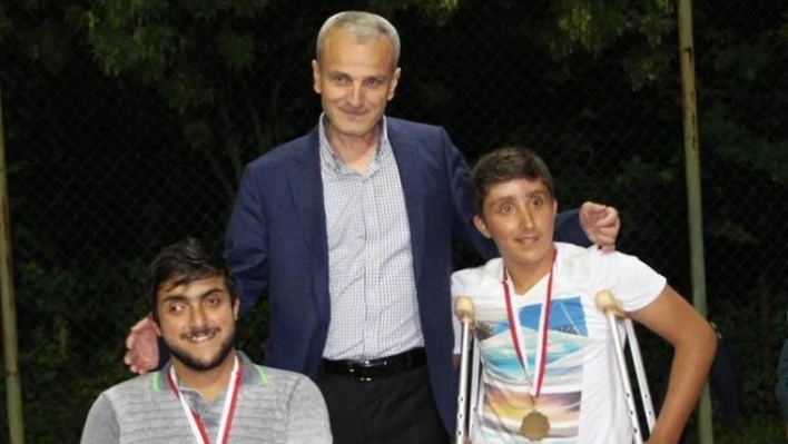 ÇİLEK FESTİVALİ ÇİFTLER TENİS TURNUVASI SONA ERDİ