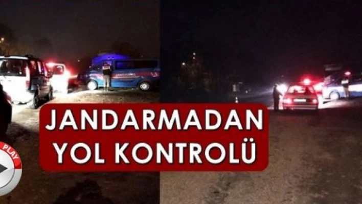 JANDARMA EKİPLERİ KOZCAĞIZ'DA YOL KONTROL VE DENETİM UYGULAMALARINI ARALIKSIZ SÜRDÜRÜYOR