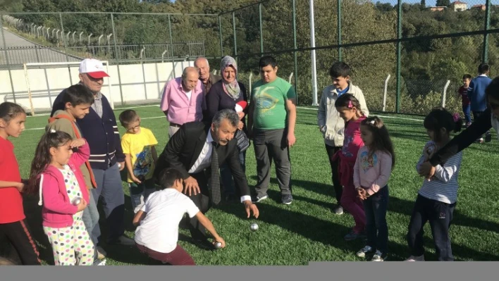 Dünya Yaşlılar Gününde dedeler torunlarıyla bir araya geldi