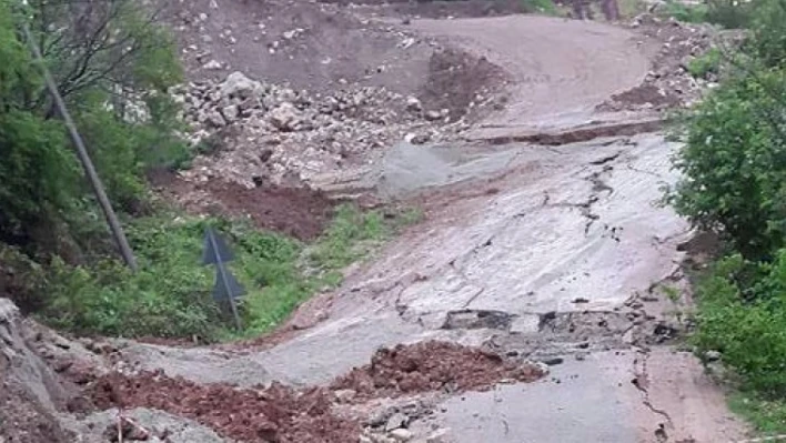 Bartın-arıt yolunda heyelan