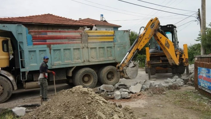 14. CADDE DOĞALGAZA KAVUŞUYOR