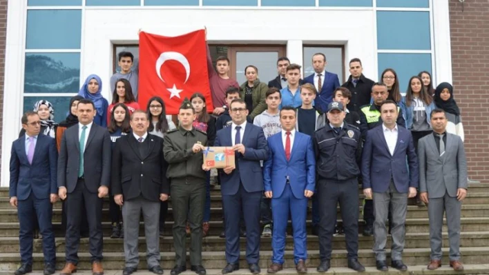 Öğrencilerden Mehmetçiğe duygu dolu 101 mektup