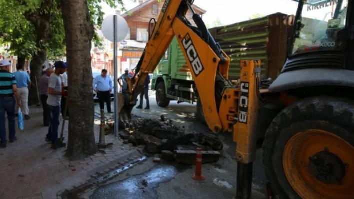 ŞADIRVAN CADDESİ'NDE ÇALIŞMA SÜRÜYOR