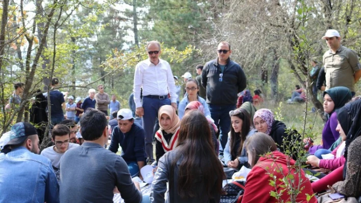 Ulus MYO öğrencileri doğada ders işlediler