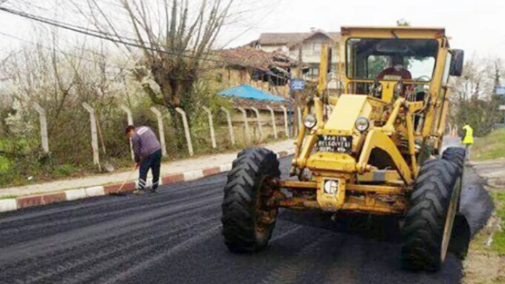 EGEMENLİK CADDESİ'NE SICAK ASFALT