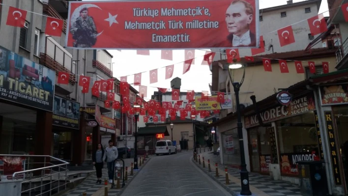 Cadde esnafından Mehmetçiğe destek