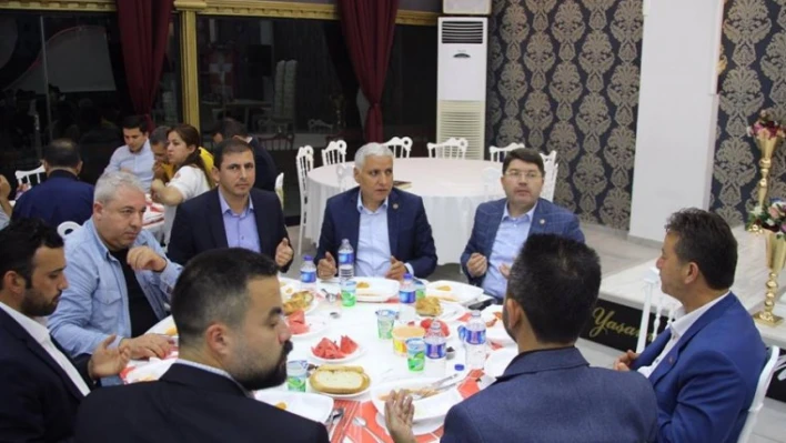 Üniversite öğrencileri iftarda bir araya geldi